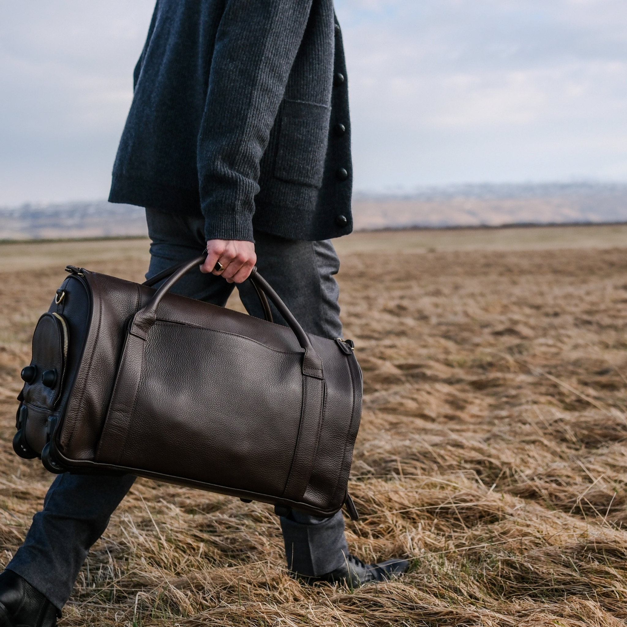 The Nuvanti Garment bag - Cognac