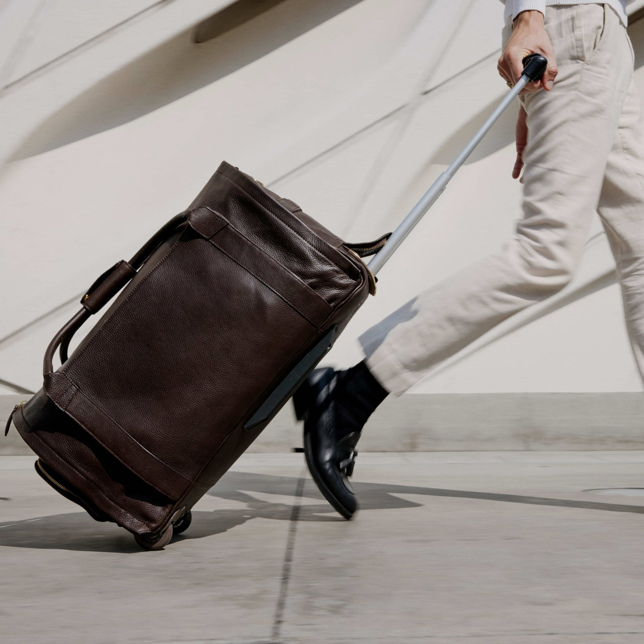 The Nuvanti Garment bag - Cognac