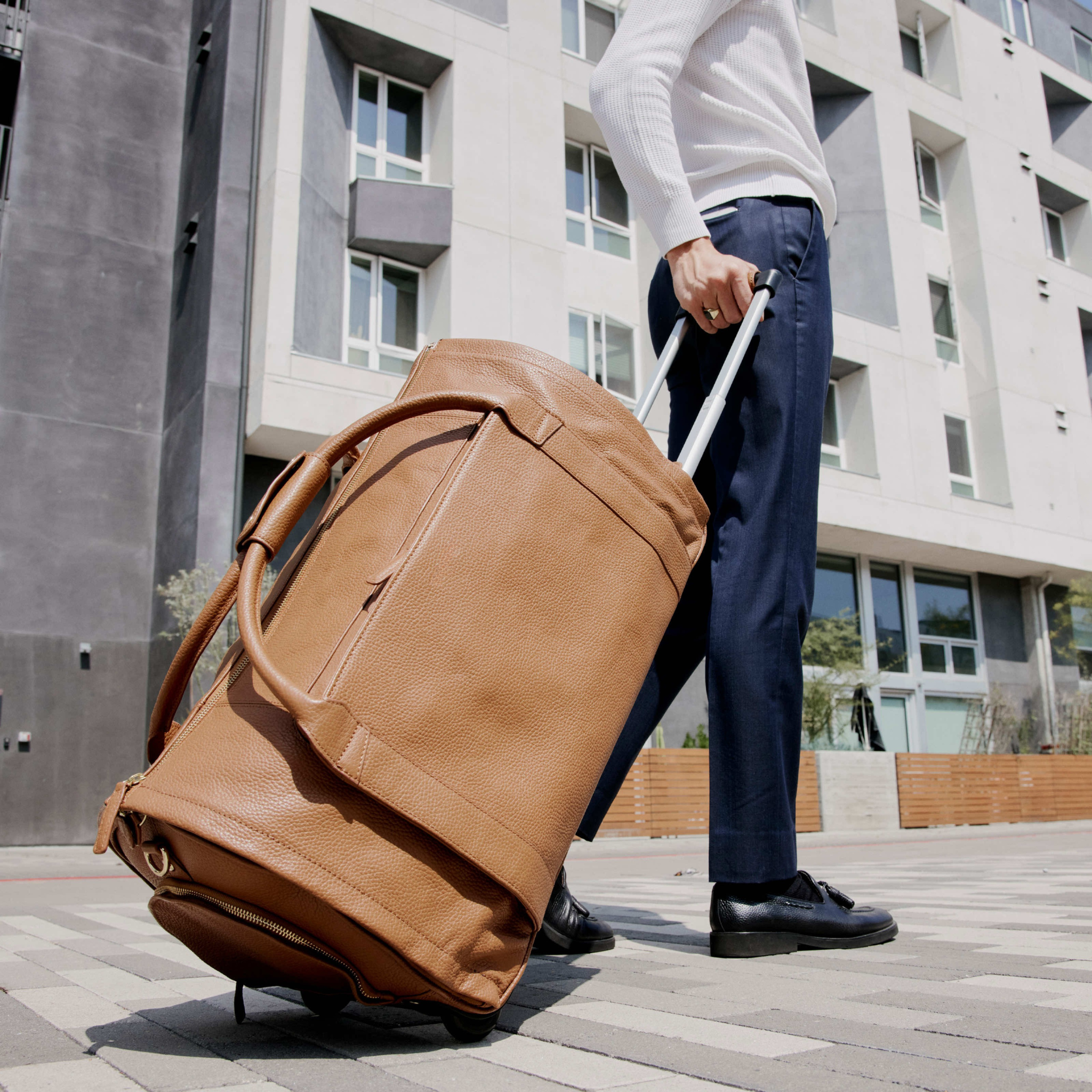 The Nuvanti Garment bag - Cognac